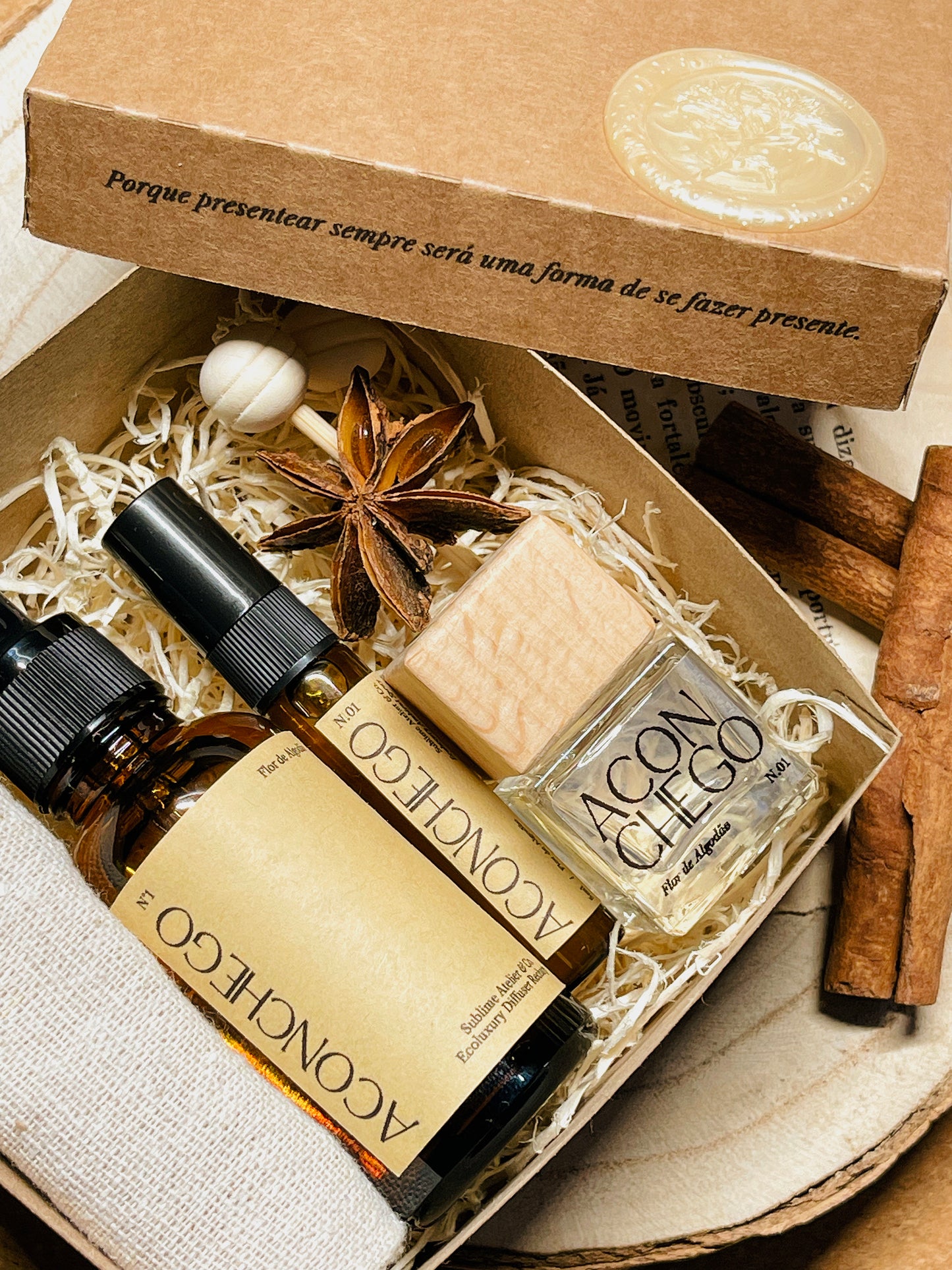 Coffret Aromático para Carro – Difusor de Varetas, Refil e Perfume de Ambiente | n°01 Aconchego - Flor de Algodão