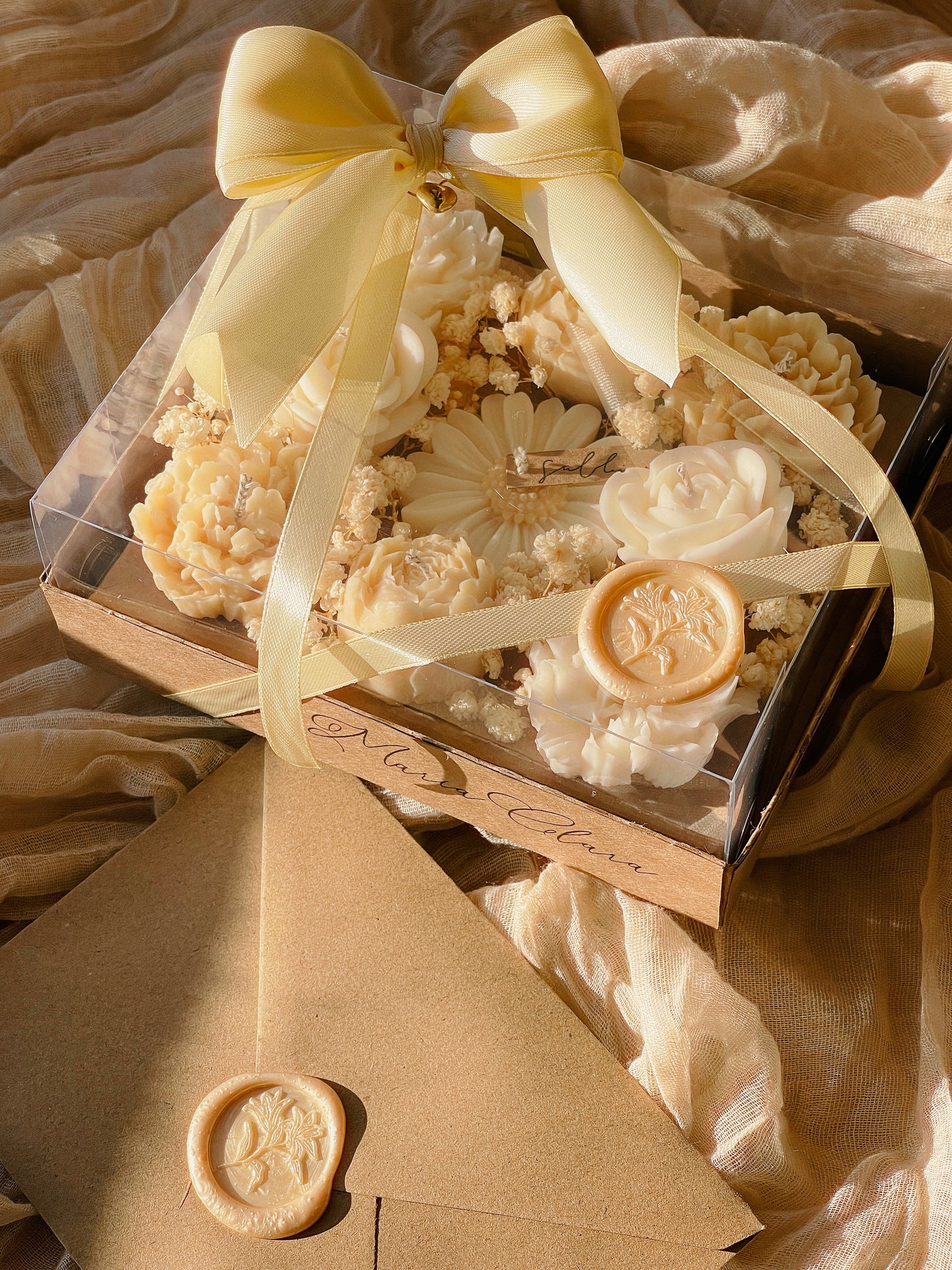 Arranjo de Velas e Flores Eternas – Presente Personalizado para Madrinhas, Noivas, Aniversariantes, Mães e Avós