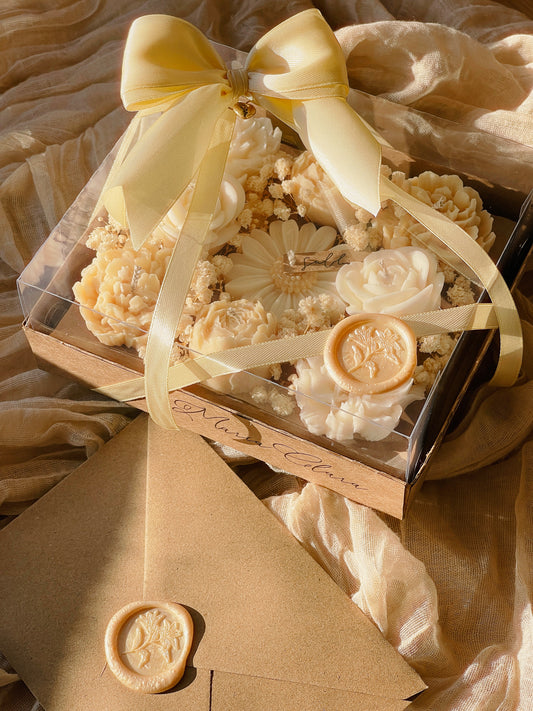 Arranjo de Velas e Flores Eternas – Presente Personalizado para Madrinhas, Noivas, Aniversariantes, Mães e Avós