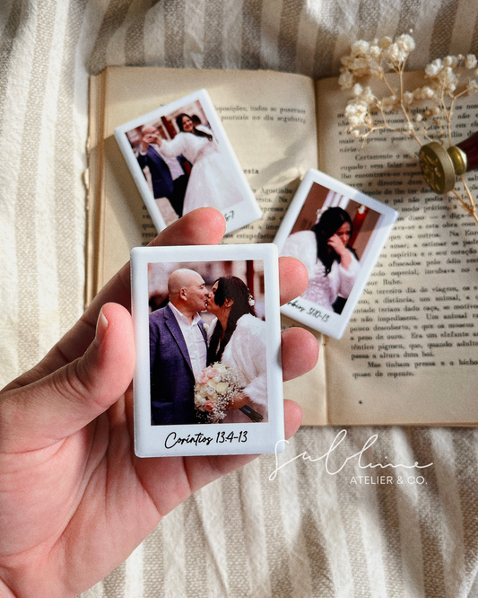 Íman Polaroid Personalizado em Cerâmica – Foto com Frase ou Código Spotify