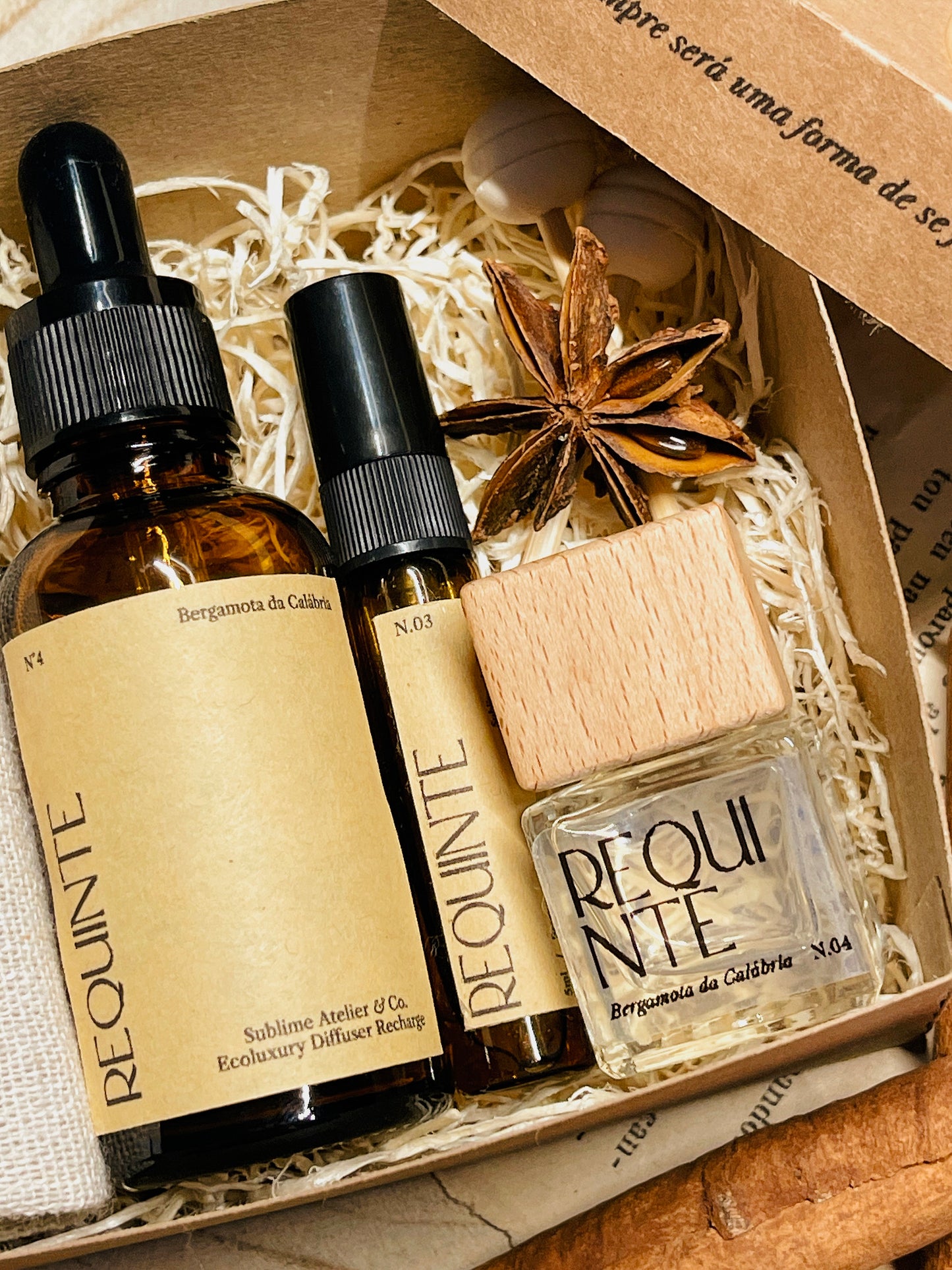 Coffret Aromático para Carro – Difusor de Varetas, Refil e Perfume de Ambiente | n°04 Requinte - Bergamota da Calábria