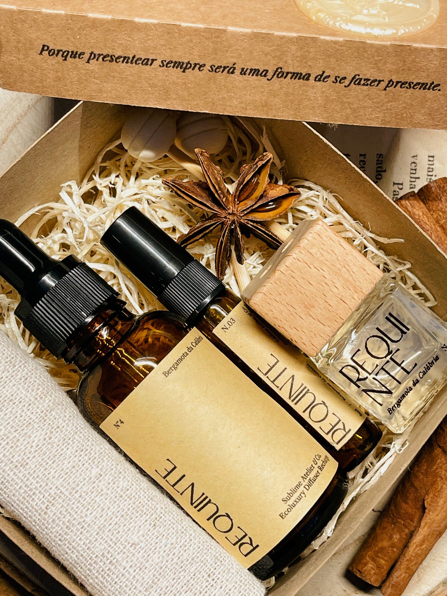 Coffret Aromático para Carro – Difusor de Varetas, Refil e Perfume de Ambiente | n°04 Requinte - Bergamota da Calábria