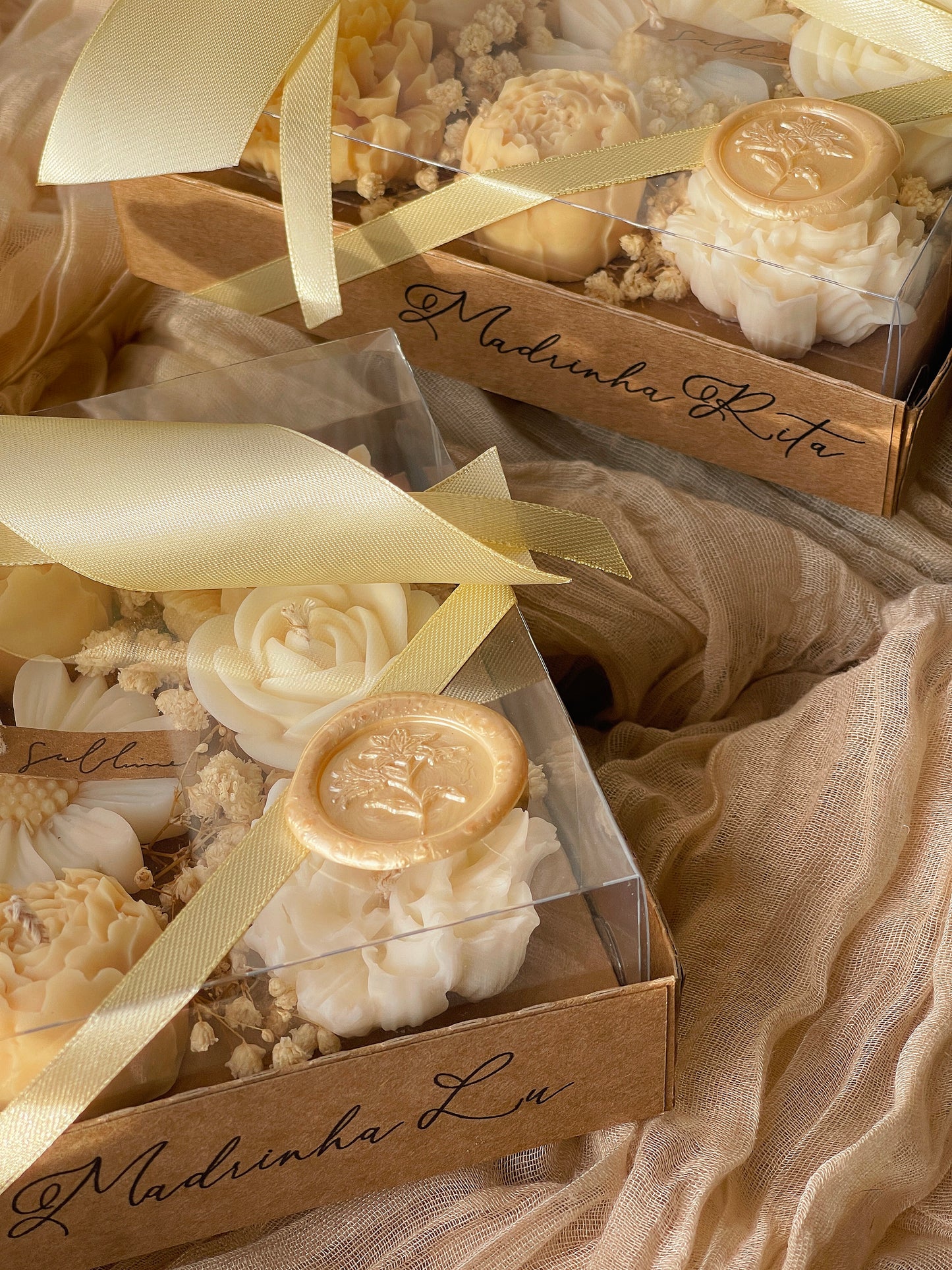 Arranjo de Velas e Flores Eternas – Presente Personalizado para Madrinhas, Noivas, Aniversariantes, Mães e Avós