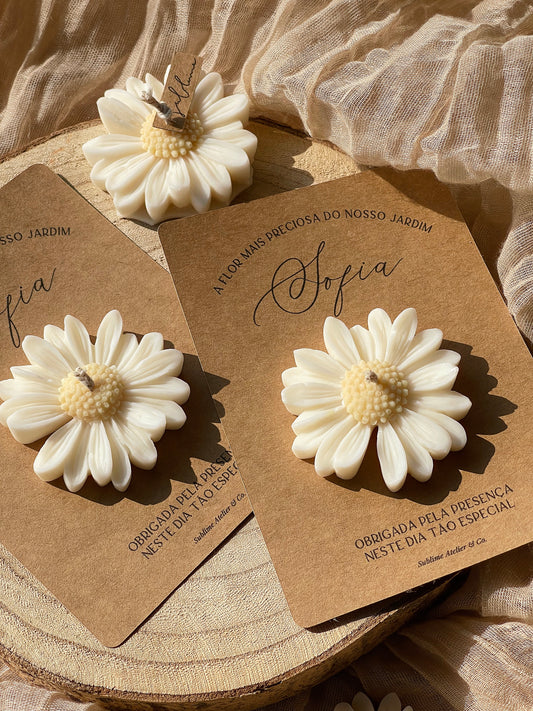 Vela Decorativa Margarida com Cartão Personalizado - Lembranças para Aniversários, Celebrações e Profissões de Fé