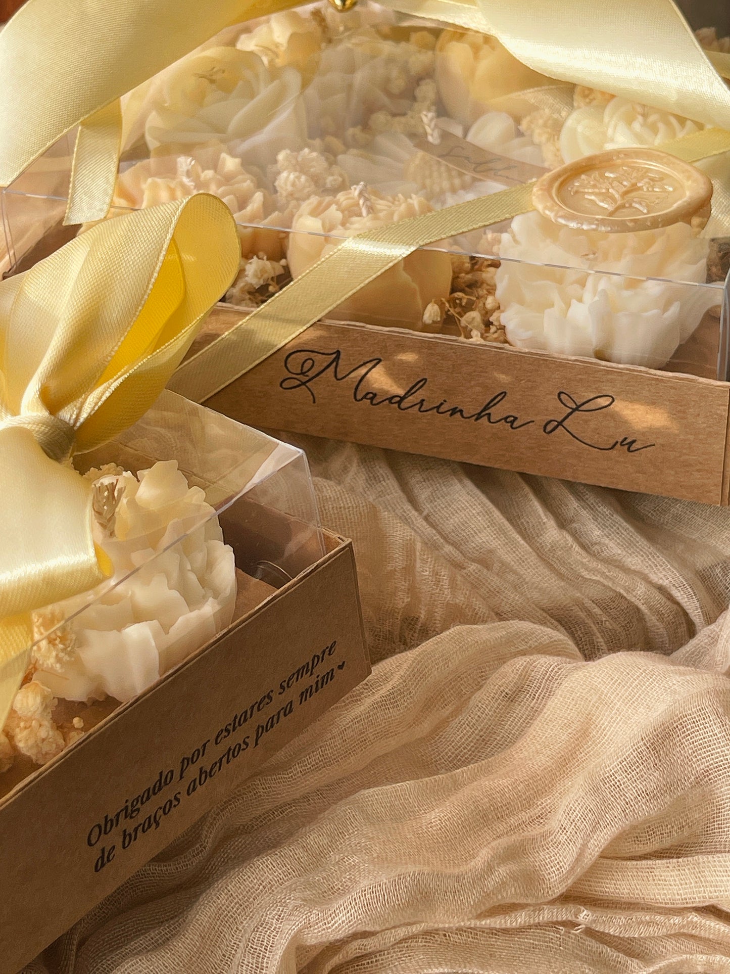 Arranjo de Velas e Flores Eternas – Presente Personalizado para Madrinhas, Noivas, Aniversariantes, Mães e Avós
