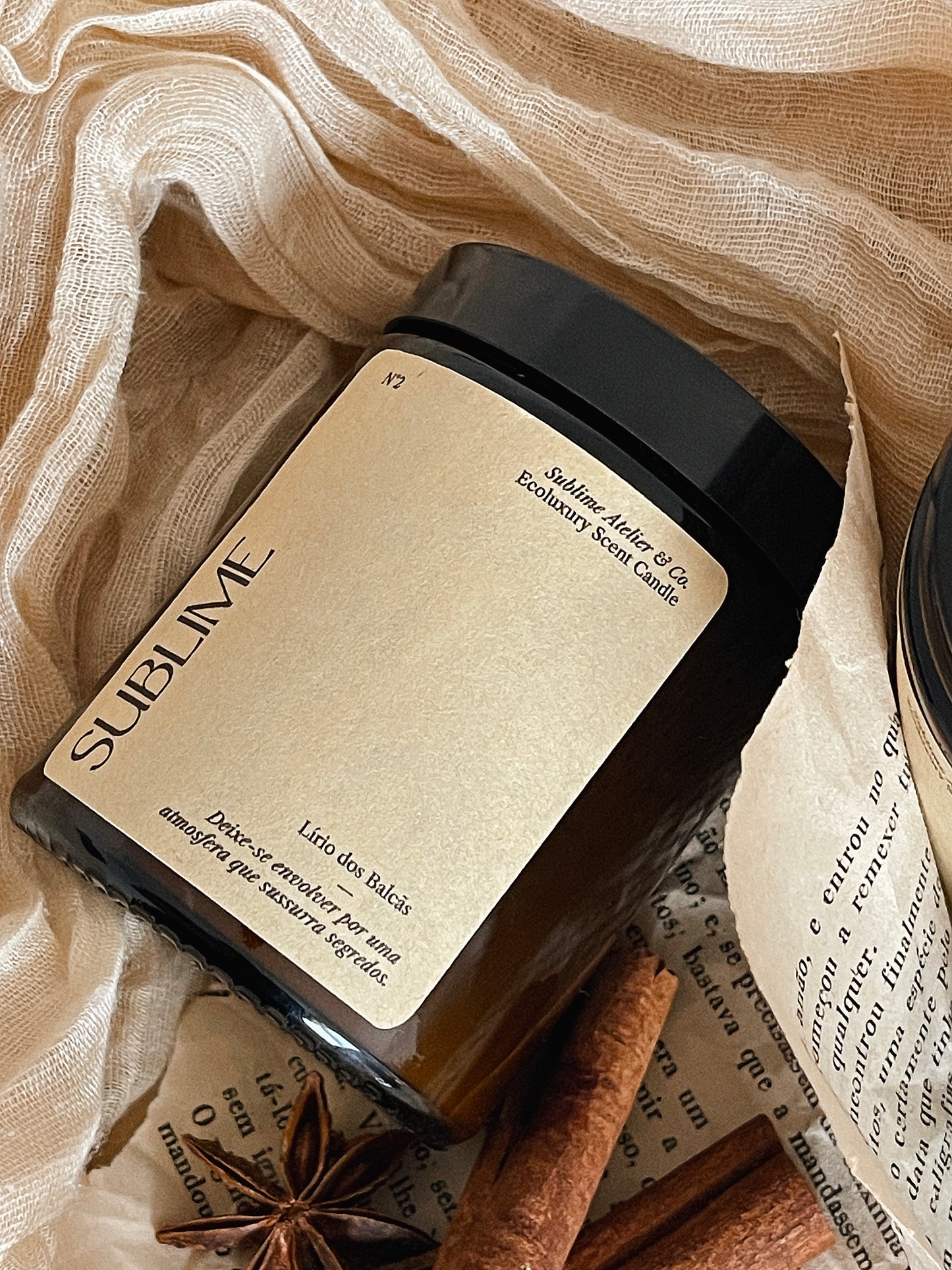 Vela Perfumada Artesanal 180g | n°02 Sublime - Lírio dos Balcãs