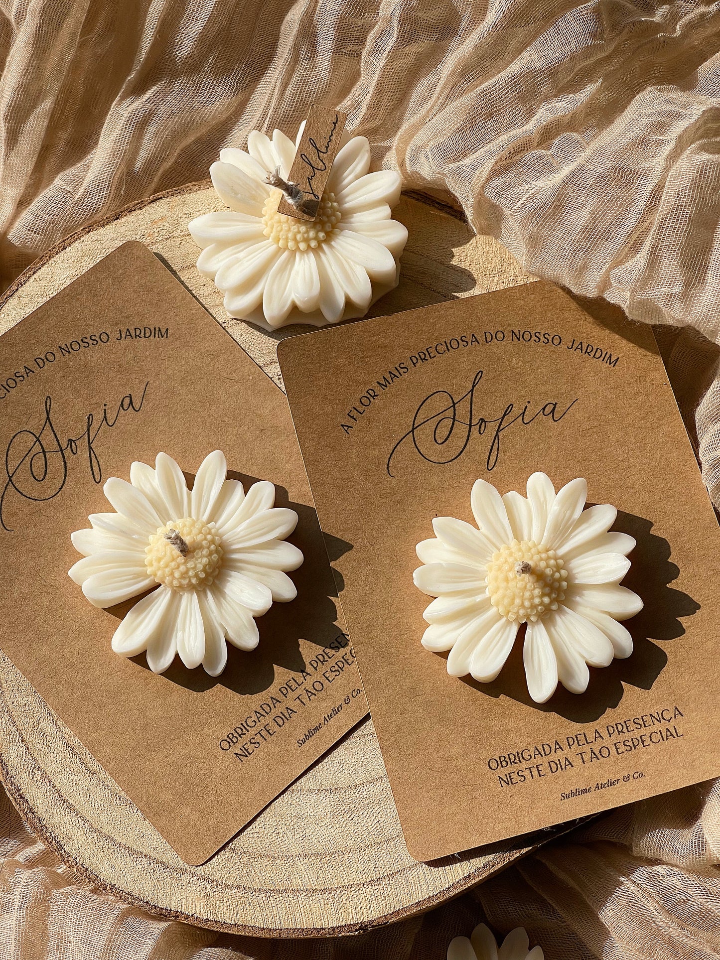 Vela Decorativa Margarida com Cartão Personalizado - Lembranças para Aniversários, Celebrações e Profissões de Fé