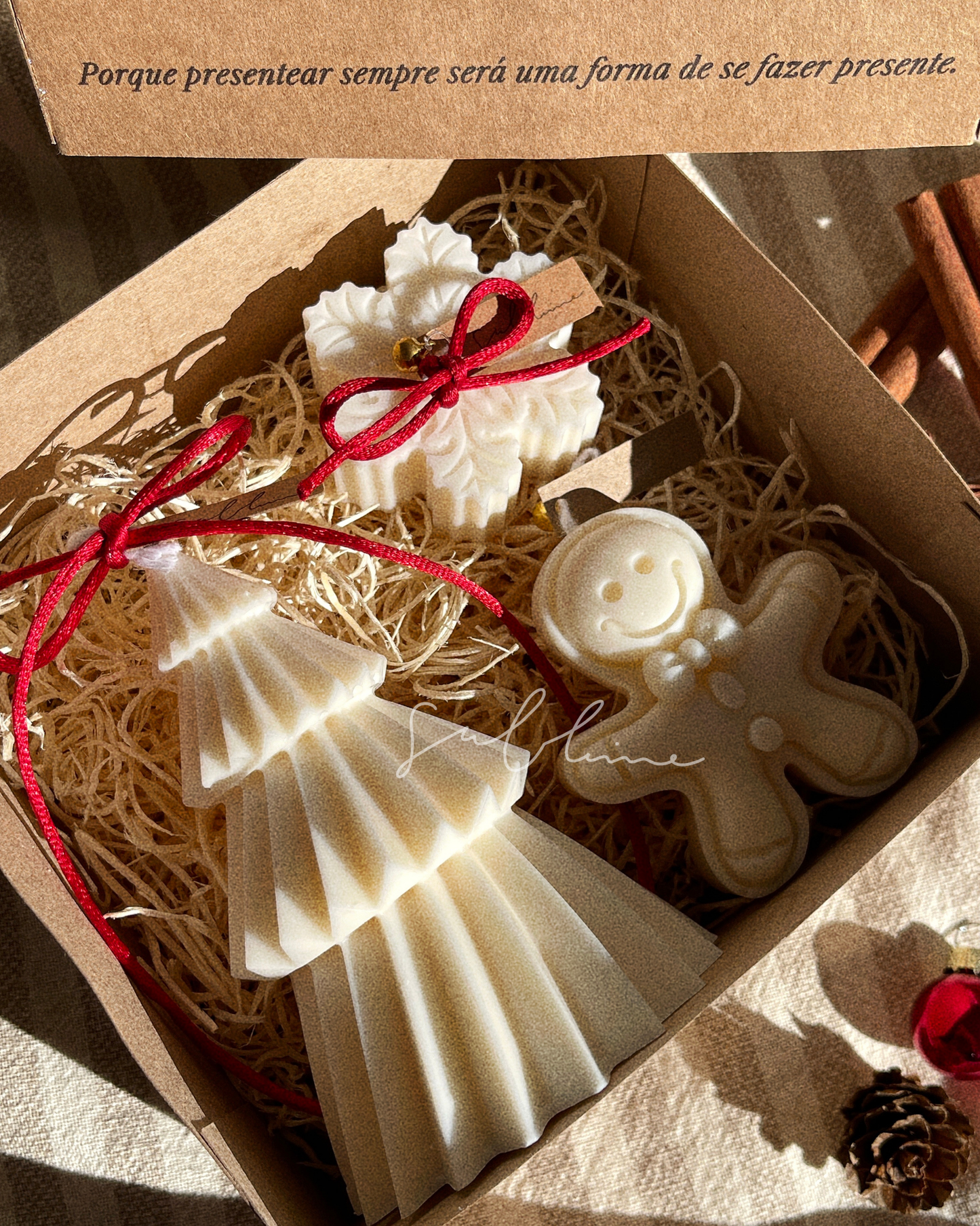 Coffret de Natal - Trio de Velas: Pinheiro, Gingerbread e Floco de Neve Delicado