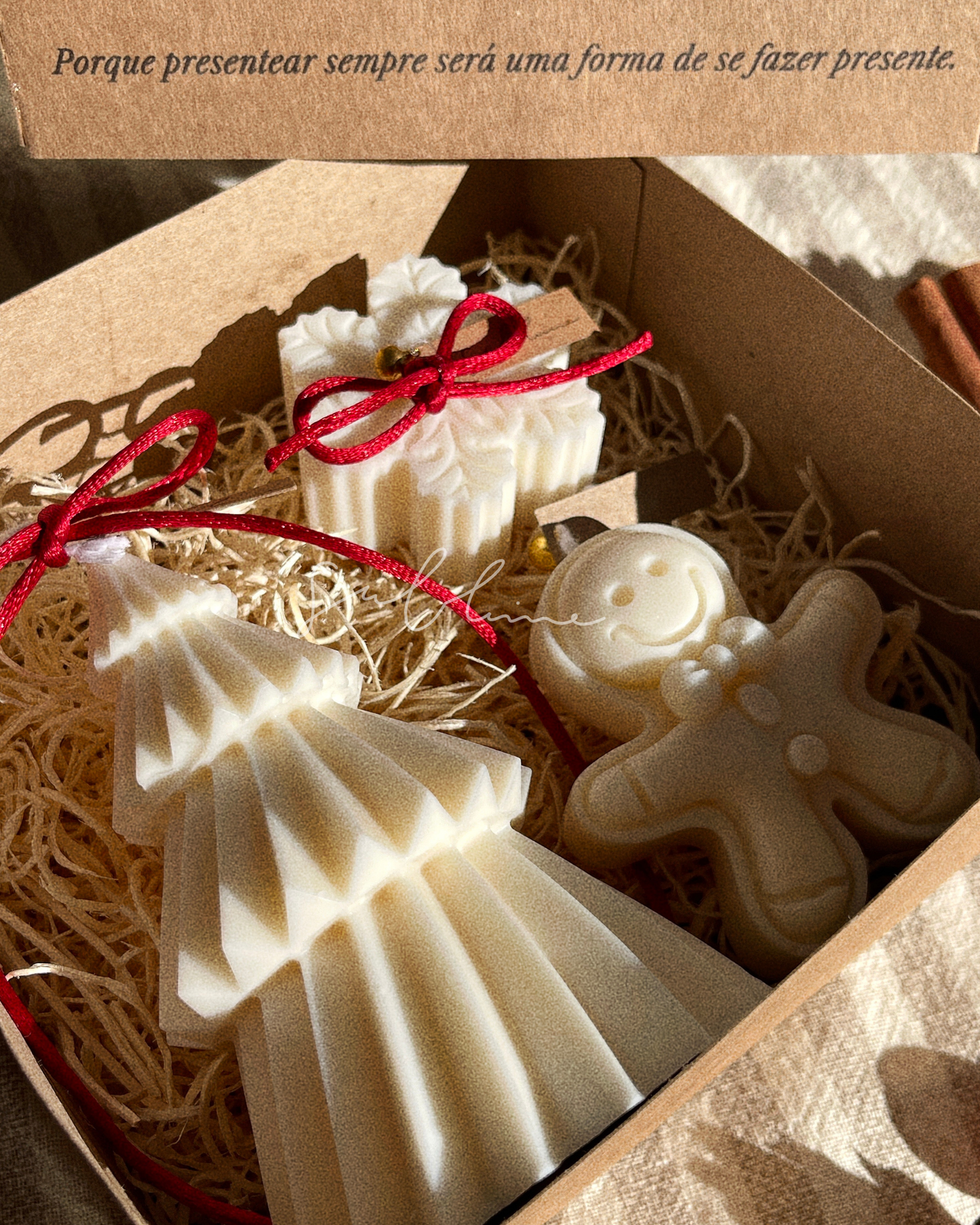 Coffret de Natal - Trio de Velas: Pinheiro, Gingerbread e Floco de Neve Delicado