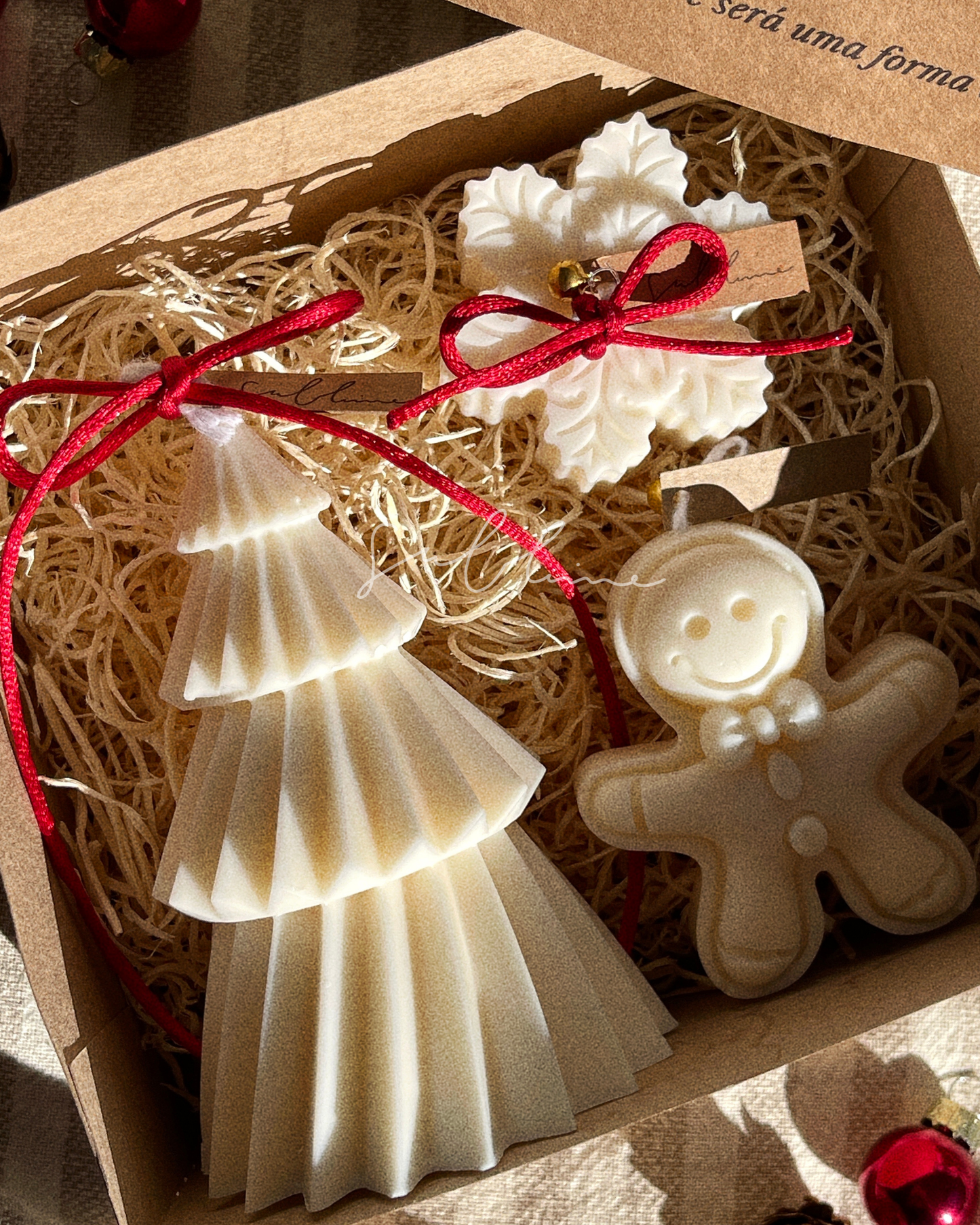 Coffret de Natal - Trio de Velas: Pinheiro, Gingerbread e Floco de Neve Delicado