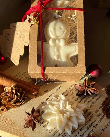 Coffret de Natal - Duo de Velas: Gingerbread e Flor Natalina Branca