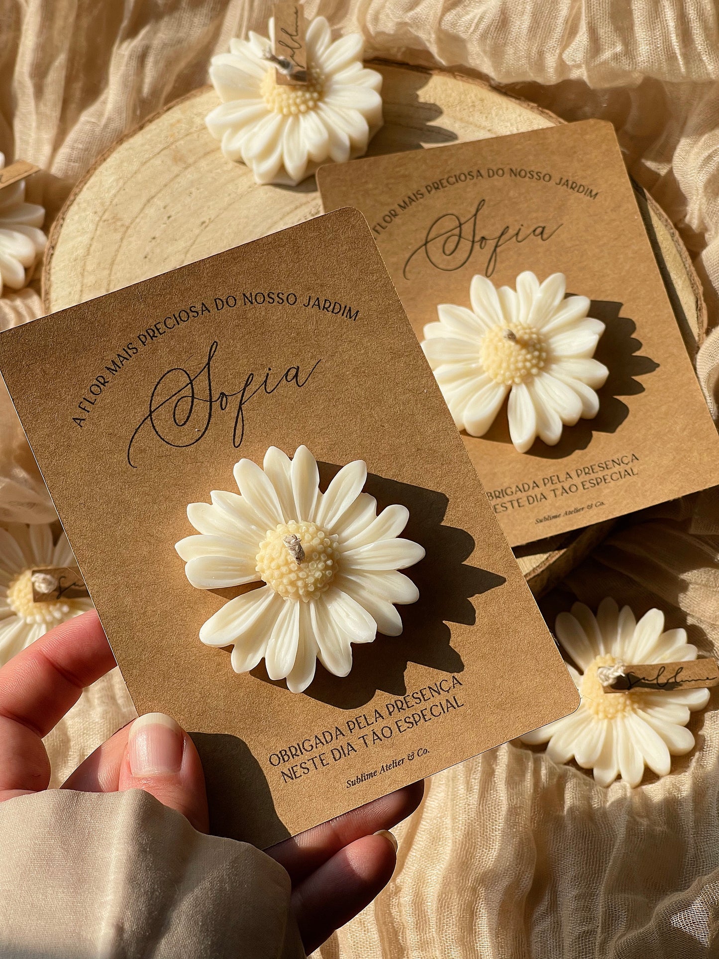 Vela Decorativa Margarida com Cartão Personalizado - Lembranças para Aniversários, Celebrações e Profissões de Fé