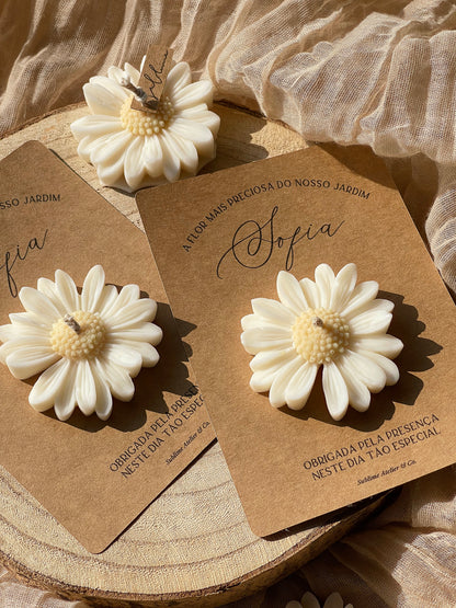 Vela Decorativa Margarida com Cartão Personalizado - Lembranças para Aniversários, Celebrações e Profissões de Fé