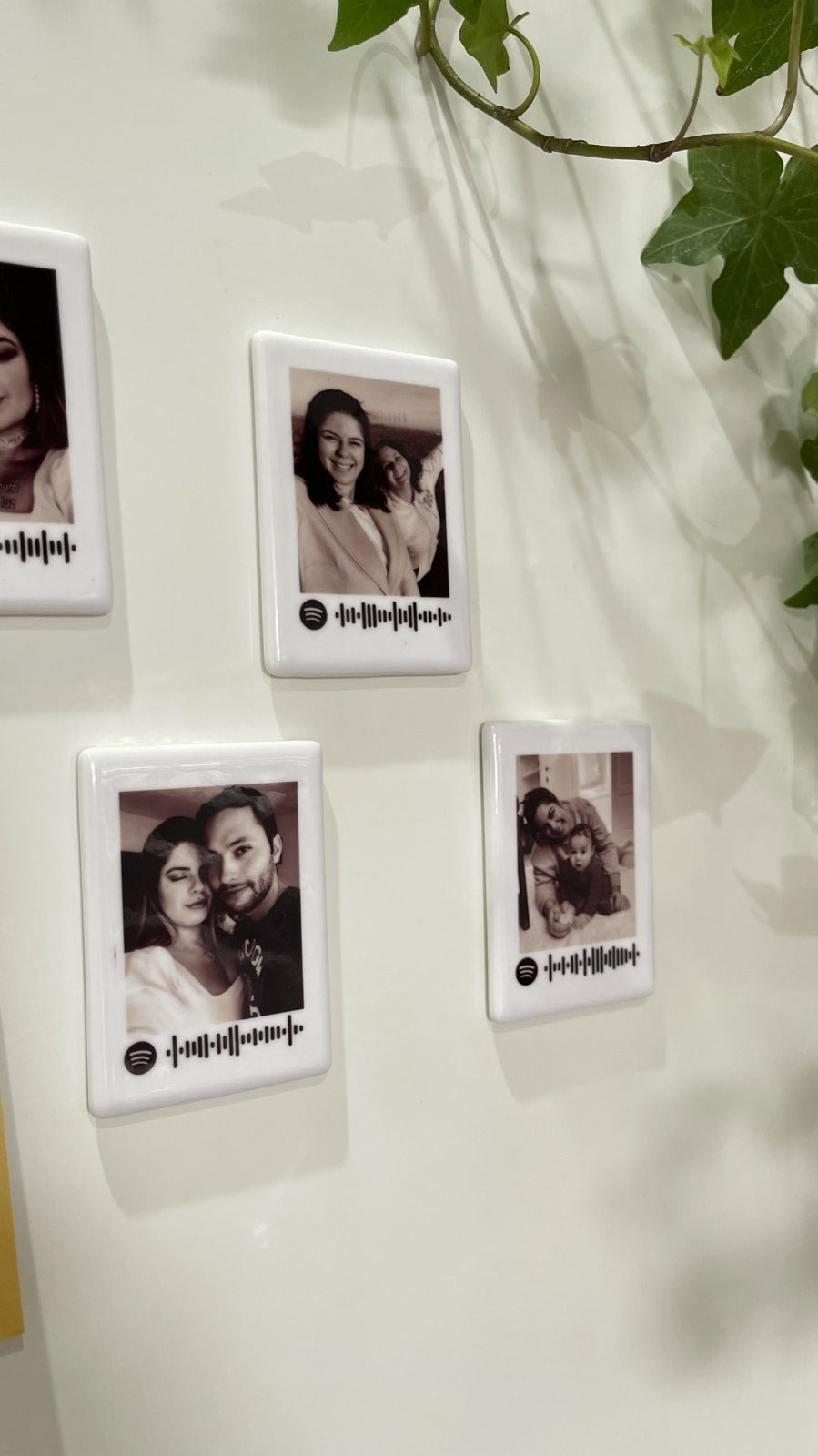 Íman Polaroid Personalizado em Cerâmica – Foto com Frase ou Código Spotify